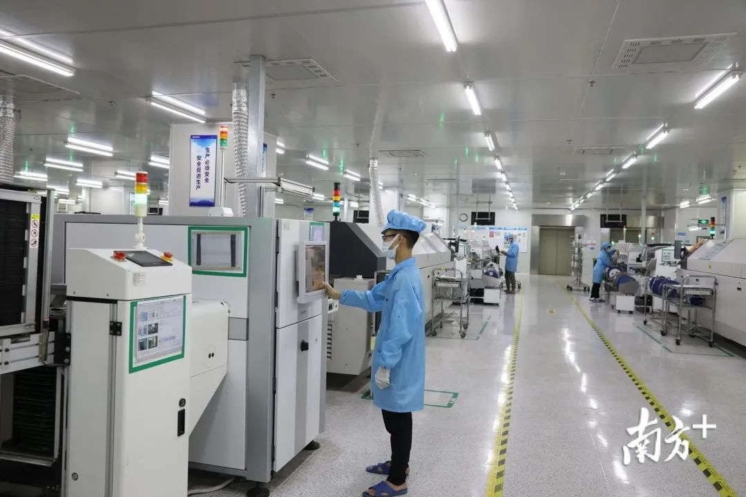 40年来,珠海制造业发展已打下坚实基础,图为迈科智能现代化生产车间.