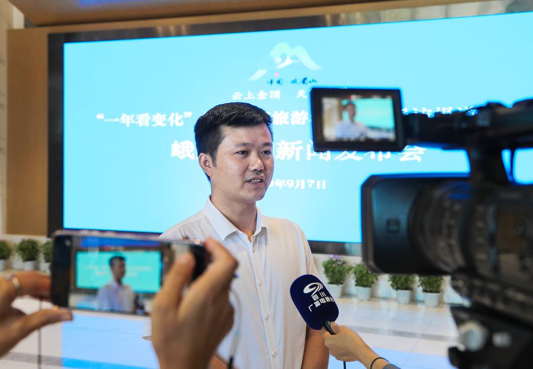 正文  张永彪接受采访   封面新闻:"文旅融合"作为天府旅游名县创建中