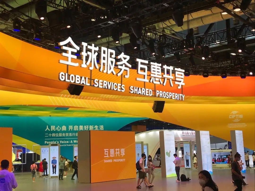 中植国际战投小黄狗亮相服贸会让垃圾分类更智慧