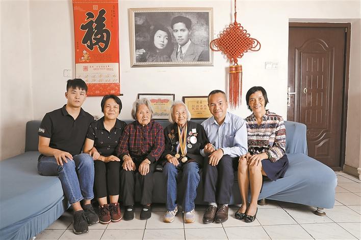 将爱国情怀与奉献精神传承下去|爱国情怀