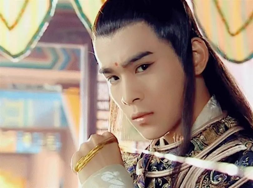 还记得雪花女神龙里的欧阳明日吗他现在长这样