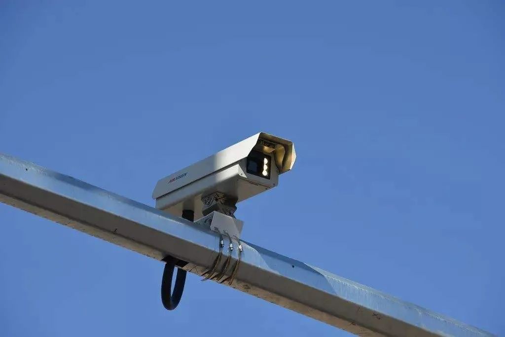 自动抓拍均在设有禁止停车禁令标志的区域内进行;2.