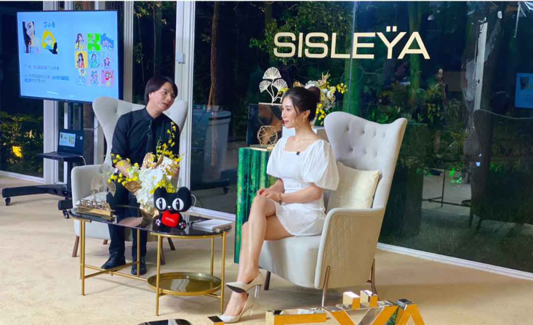 丁一晨在直播间带货。图源：受访者供图