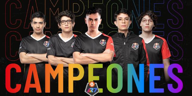 左手吐槽国服环境太差演员公屏打字明示就是来狙击你的