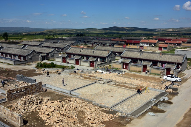 9月7日，正在建设中的镇边堡新村。摄影/章轲