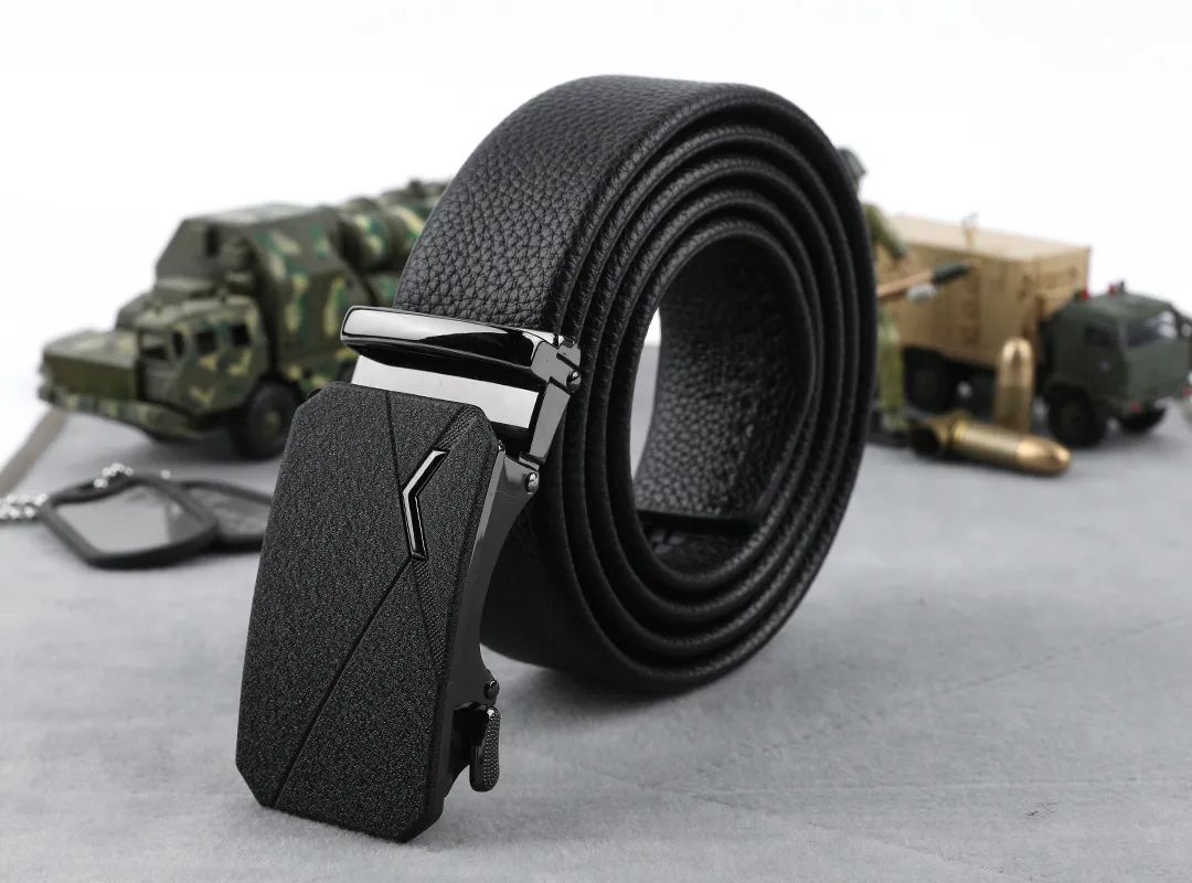 半个世纪以来3515厂一直肩负着为军队,武警部队等生产皮鞋,腰带,伞兵