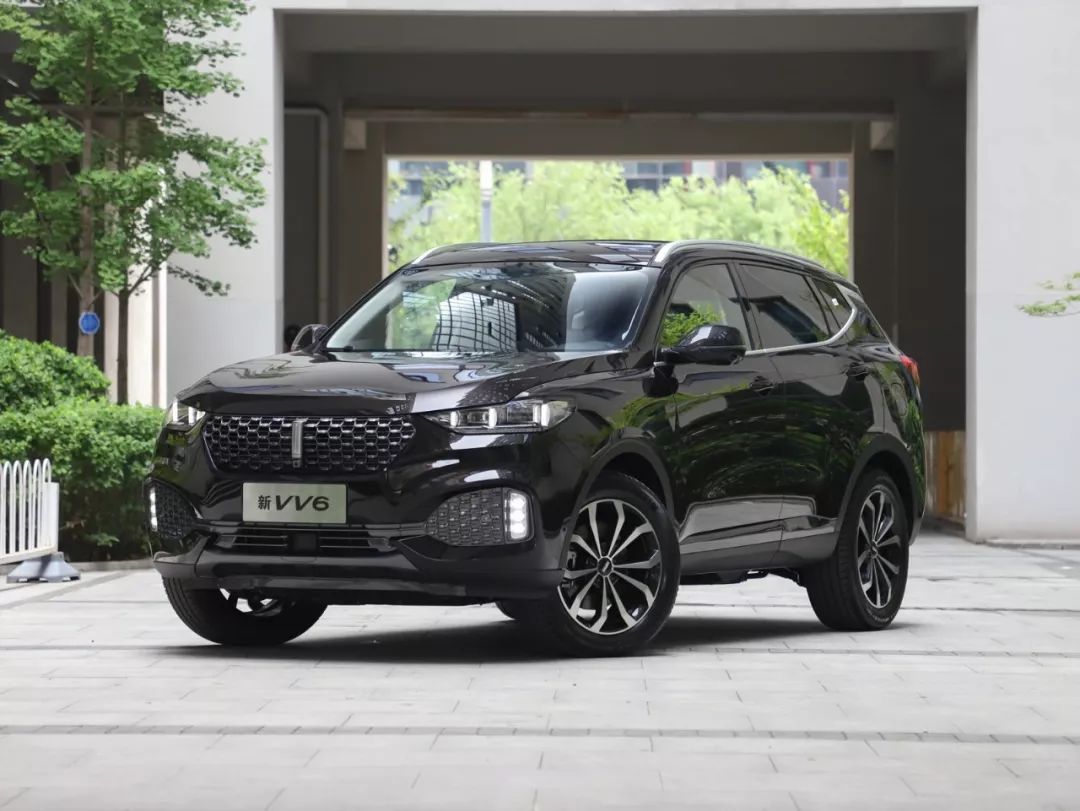 vv6对于wey来说是最重要的一款产品之一,可以说是起到承上启下,衔接