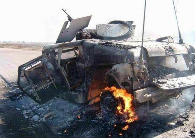 美军车被炸翻,世界掀起反击美军浪潮,美忧心衰退后遭遇连锁打击