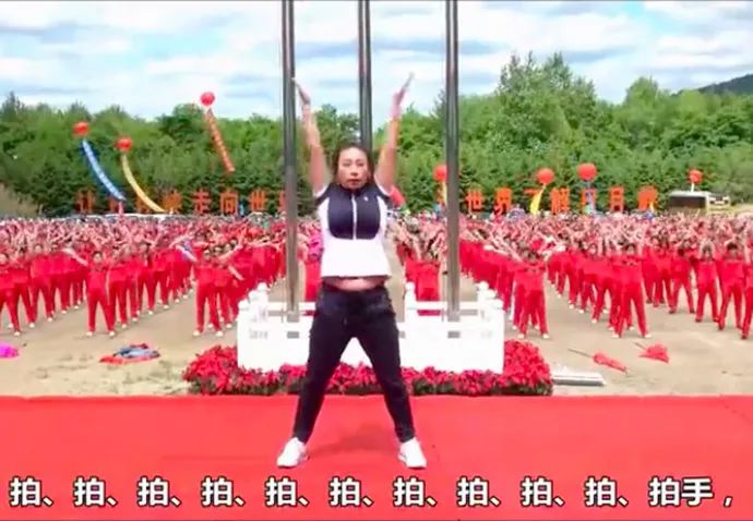 日月峡拍手舞。受访者供图