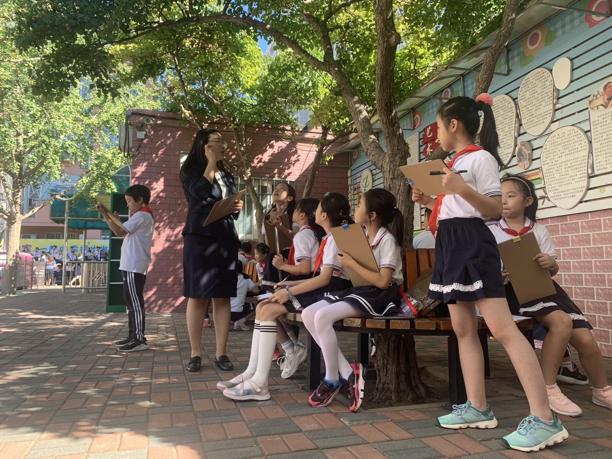 设置长短课户外教学等朝阳实验小学给孩子更多摘口罩时间
