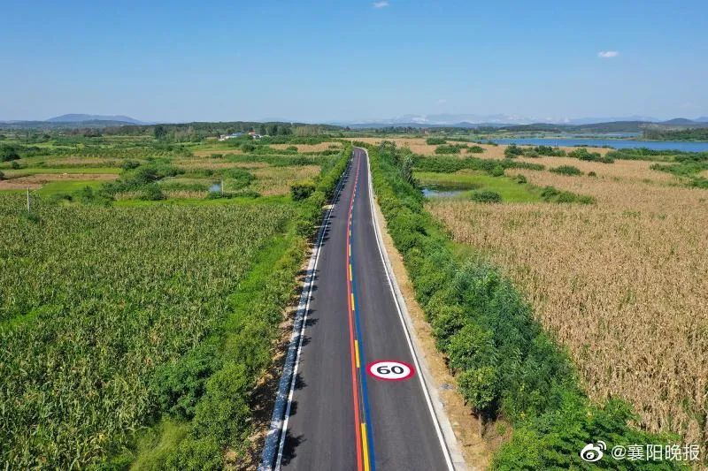 【枣事儿】枣阳首条彩色标线公路在枣北循环线272省道兴隆至刘升路段