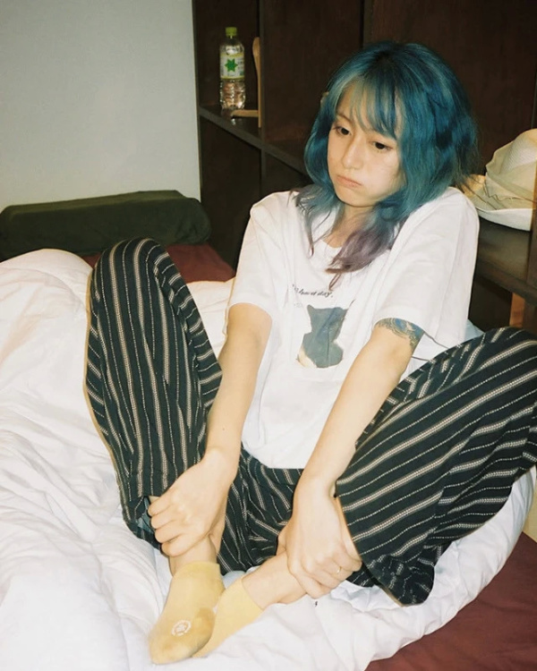 有种腿精叫黑尾酱穿无痕牛奶袜无一丝褶皱摸腿那刻无敌撩