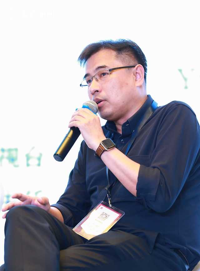 图为上海广播电视台纪录片中心主任李逸出席《当记录遇到小镇》圆桌