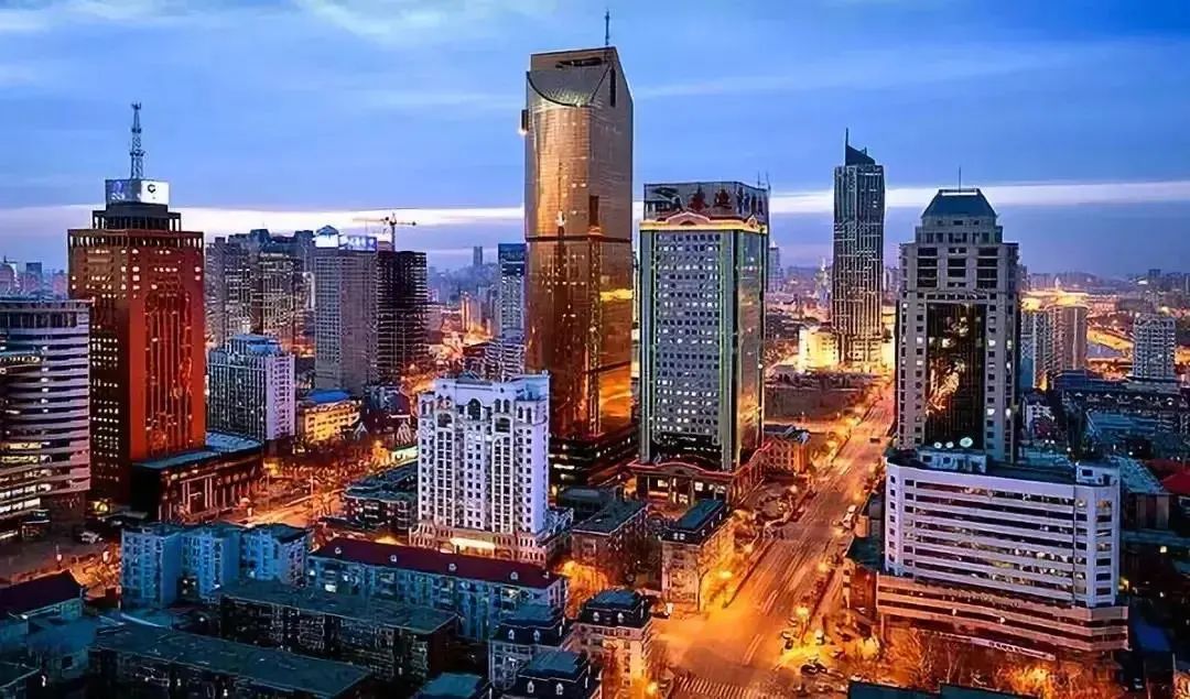 天津国贸购物中心奇景,喷泉边洗裤衩子?