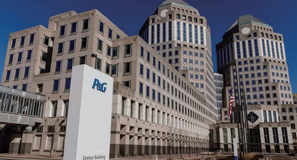 巨无霸公司在学大象跳舞