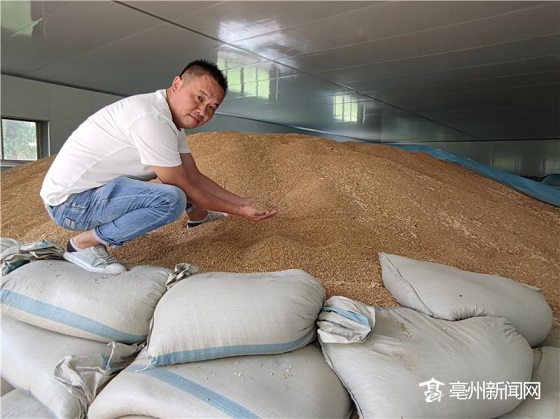 如今,随着粮食商品化程度越来越高,我市在家中存粮的农户越来越少了.
