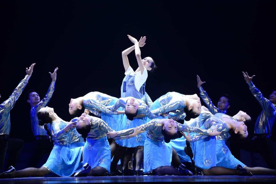 新青年·上封面|24岁女孩的舞蹈人生:无声世界也能翩翩起舞