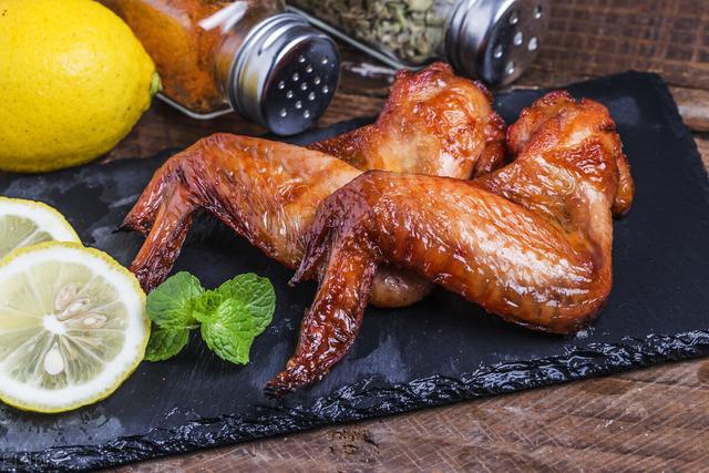 市场上那么多鸡翅从哪里来难道来自六条腿四对翅膀的变异鸡