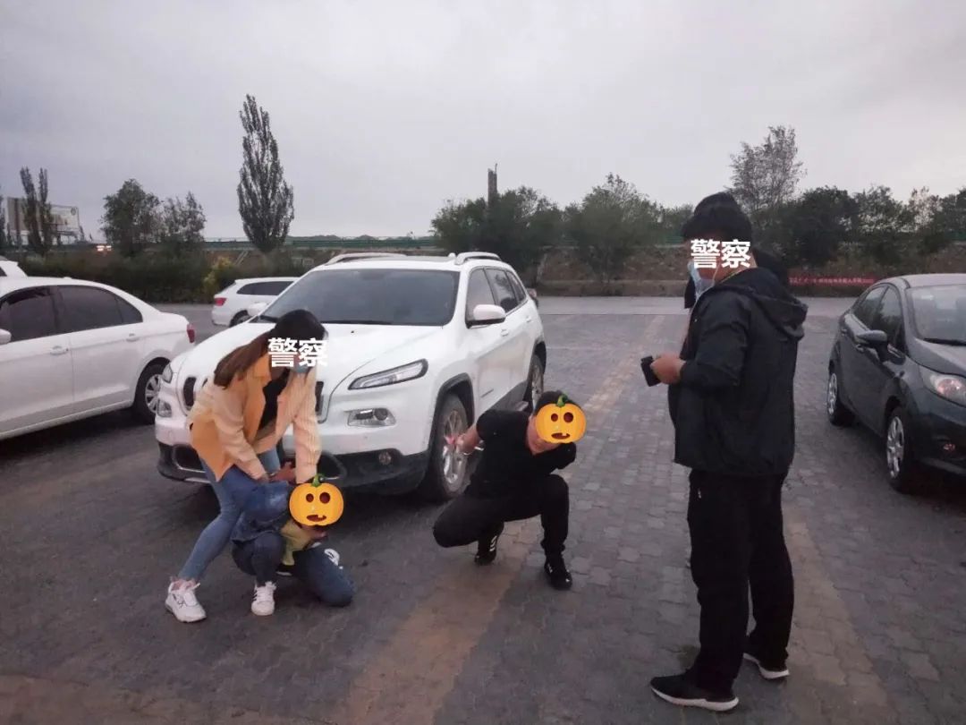 视频直击警花抓捕女毒贩千里追击擒主犯方便面盒内藏端倪