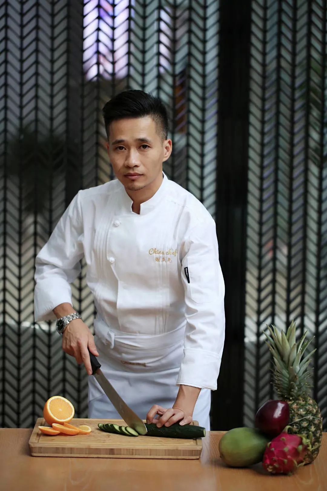 肉质与梨汁的完美融合,帅哥主厨手把手教您独家手艺!