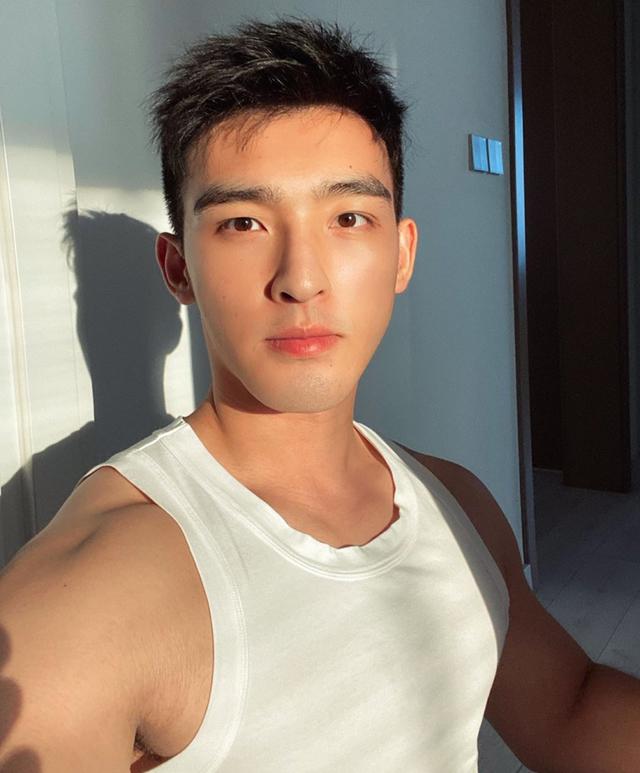 男生头发尽量不要超过耳朵今年流行这些短发时髦又显帅气