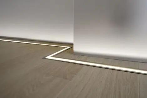 这年头装啥踢脚线?墙根内凹5公分,装个隐形灯带,那才高大上