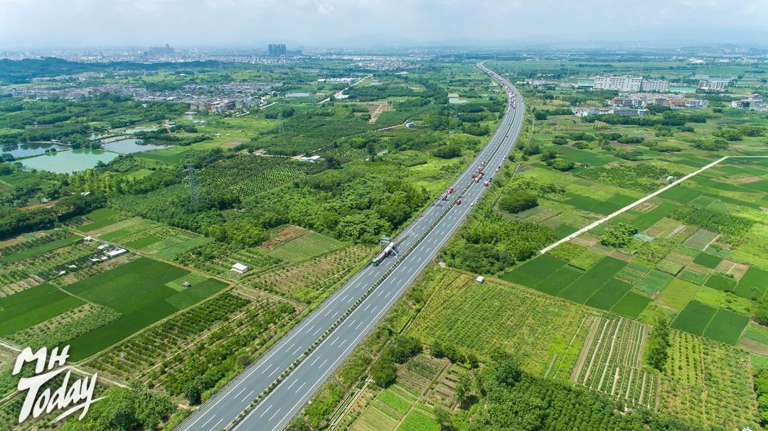 突发潮惠高速揭阳段两辆槽罐车追尾致大塞车目前紧急处置中