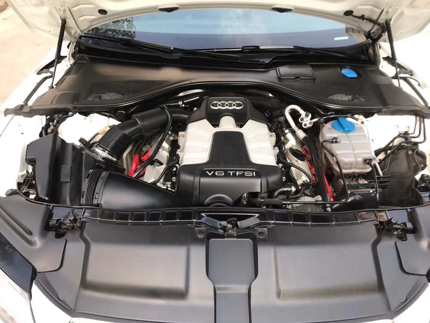 2014年奥迪a7售价16万,运动感倍增溜背式设计,十足的运动气息