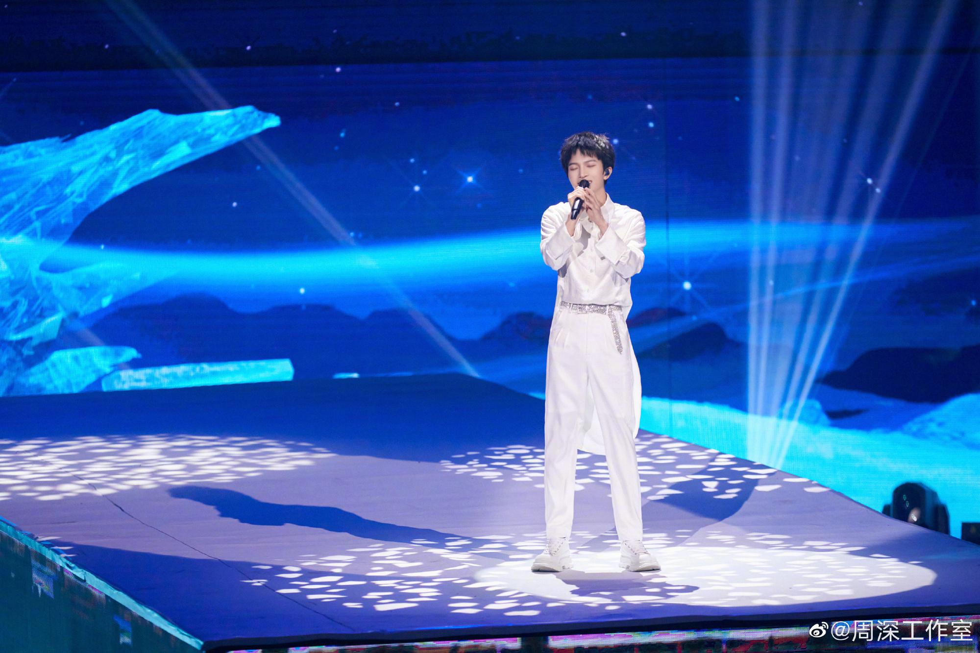 周深跨年夜献唱thisisme