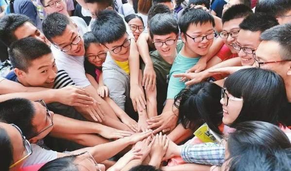 高一成绩班里倒数,高考全校第一考进北大,看他是怎么逆袭的?休闲区蓝鸢梦想 - Www.slyday.coM 高一成绩班里倒数,高考全校第一考进北大,看他是怎么逆袭的?休闲区蓝鸢梦想 - Www.slyday.coM