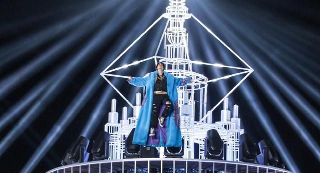 王一博吊威亚跨年舞台,彩排版更加精彩!