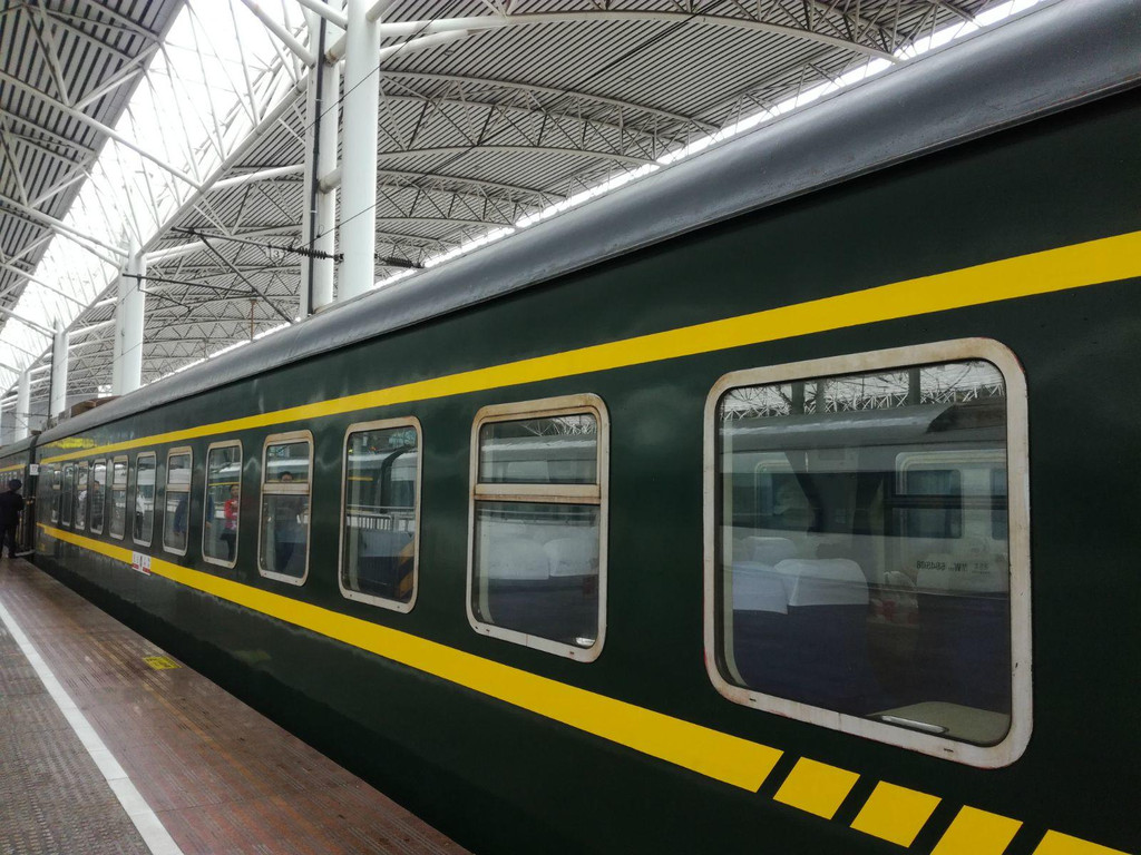 如今乘坐绿皮车的机会越来越少,尤其是生活在大城市里的人,对于绿皮车