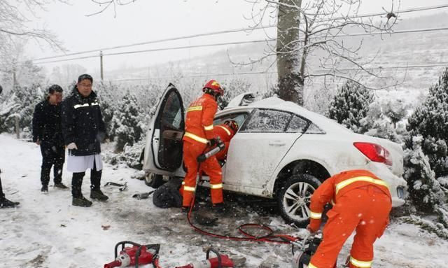 山东一场暴雪,揭开新能源汽车的遮羞布,车主脸色铁青：献丑了!