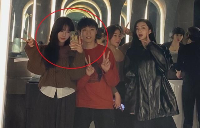 心动的信号:郑琴心男友同跨年,手放的位置太隐私,花式官宣太甜