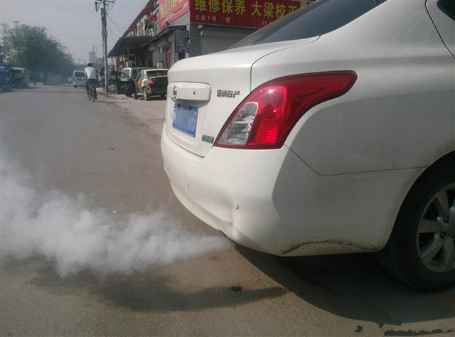 汽车冒白烟有三种原因第二种最严重要及时检查