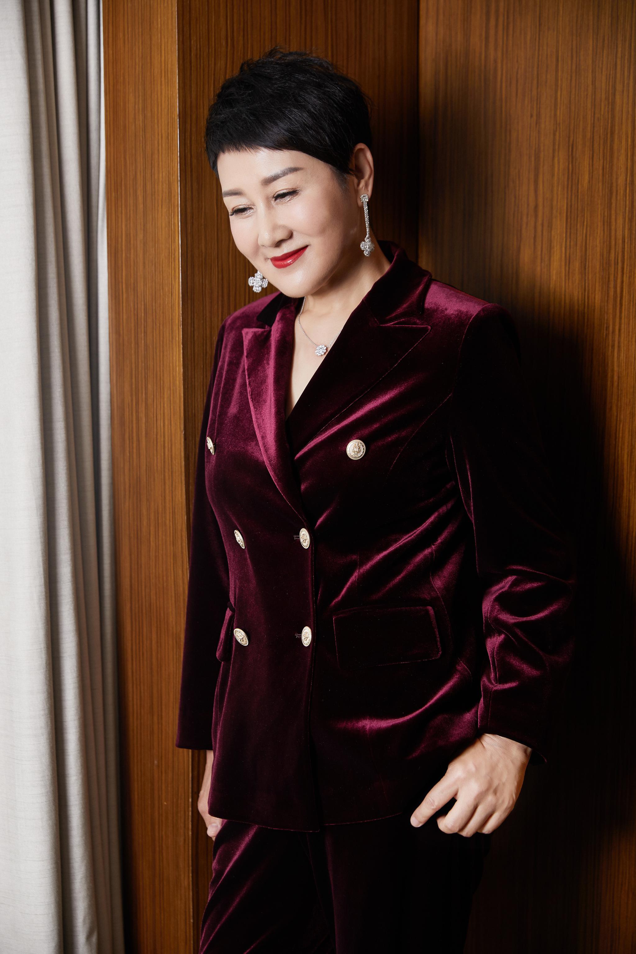 凯丽诗朗诵为新年美好开篇 元宵晚会到跨年晚会传递艺术使命担当|央视