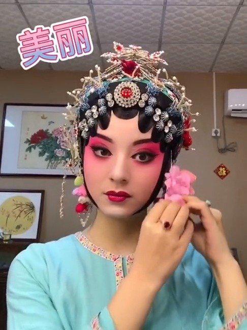 原来京剧演员是这么卸妆的,看着都疼!