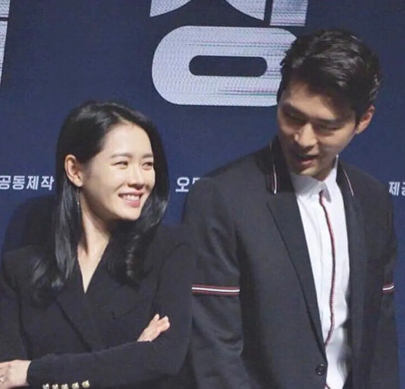 孙艺珍玄冰承认恋情,被曝已相恋8月,荧幕恋人正式走进现实