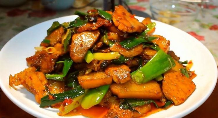 色泽红亮肥而不腻下饭菜首选经典川菜回锅肉的家常做法分享