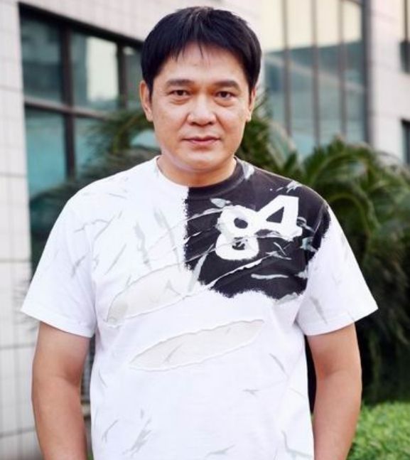 被分手后嫁给ceo,如今51岁仍美丽动人|贾妮|申军谊|影帝_新浪新闻