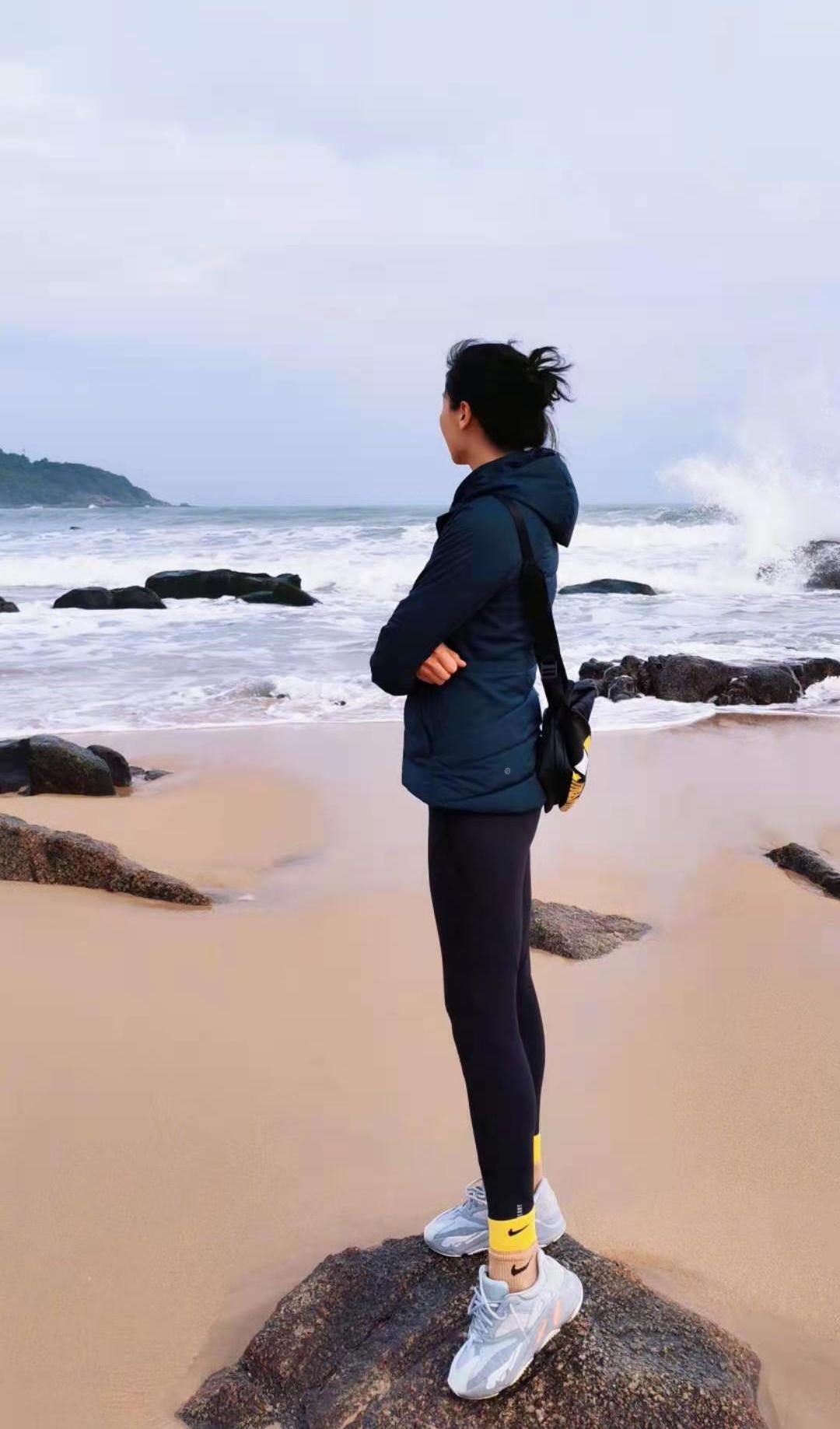 魏秋月发自拍照庆祝元旦,定位显示北京,网友:回到国家队任职了