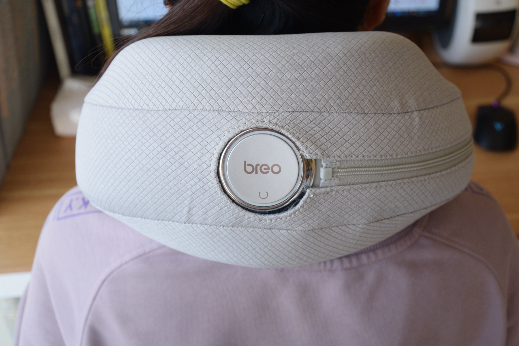 来自"身与心"双重享受,breo倍轻松颈椎按摩器ineck4