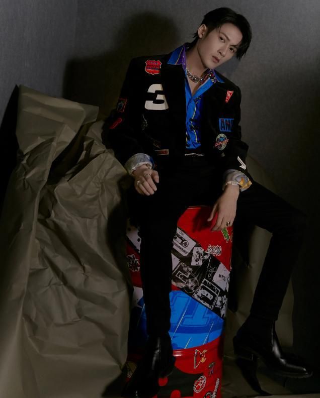 别看1990出生的檀健次现在已有30岁,但他颜值身材都保持得很不错,这次