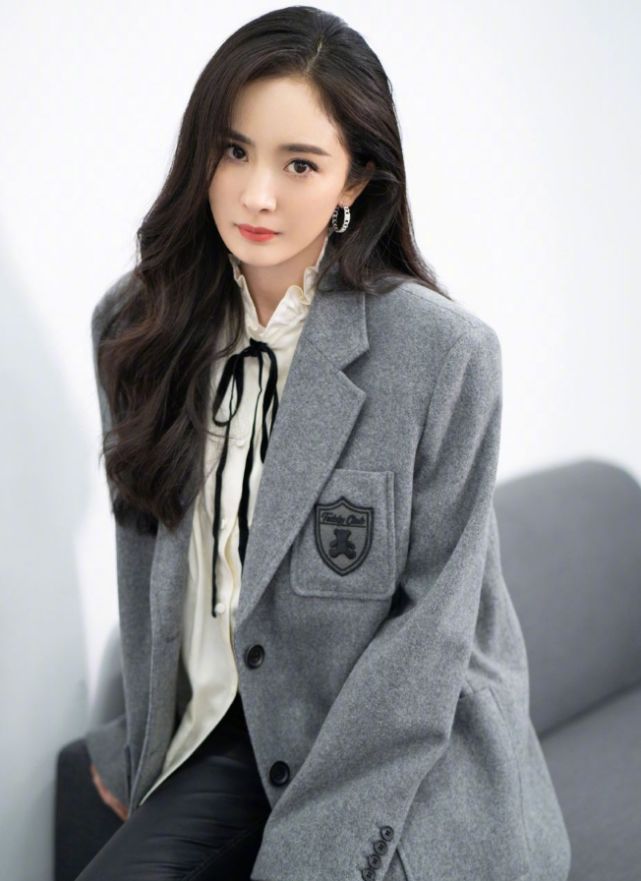 "少女人设"全是假的?杨幂活动生图流出,34岁样子也太真实