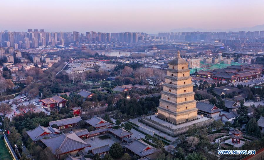 Aerial photo taken on Jan. 1, 2021 shows the sunset scenery of Dayan Pagoda in Xi'an, northwest China's Shaanxi Province. (Xinhua/Tao Ming)