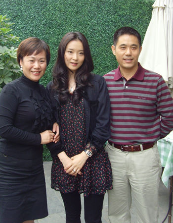 46岁王艳遭群嘲嫁假欠债1400万老公发言暴露两人婚姻