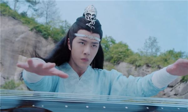 神消耗过大,在温若寒被金光瑶手刃之后,魏无羡体力不支晕倒在炎阳殿外