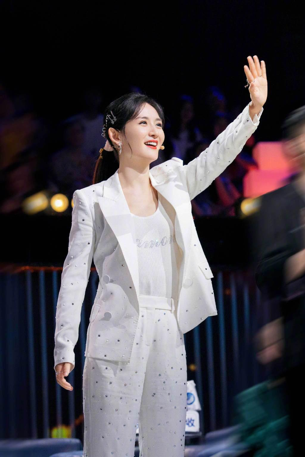 湖南卫视跨年收视第一,39岁谢娜二胎缺席晚会,高龄产妇注意事项