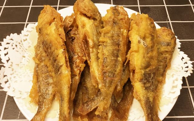 炸小黄花鱼想要金黄酥脆试试老阿姨的这种做法简单实用