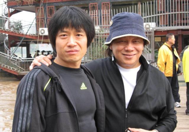 他有很多经典的电视剧,比如说《霍元甲》,《陈真》,《霍东阁》这三部